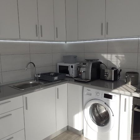 Sara Apartman Livezeni  المظهر الخارجي الصورة