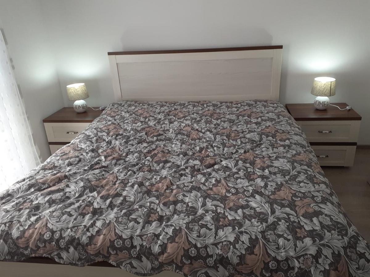Sara Apartman Livezeni  المظهر الخارجي الصورة