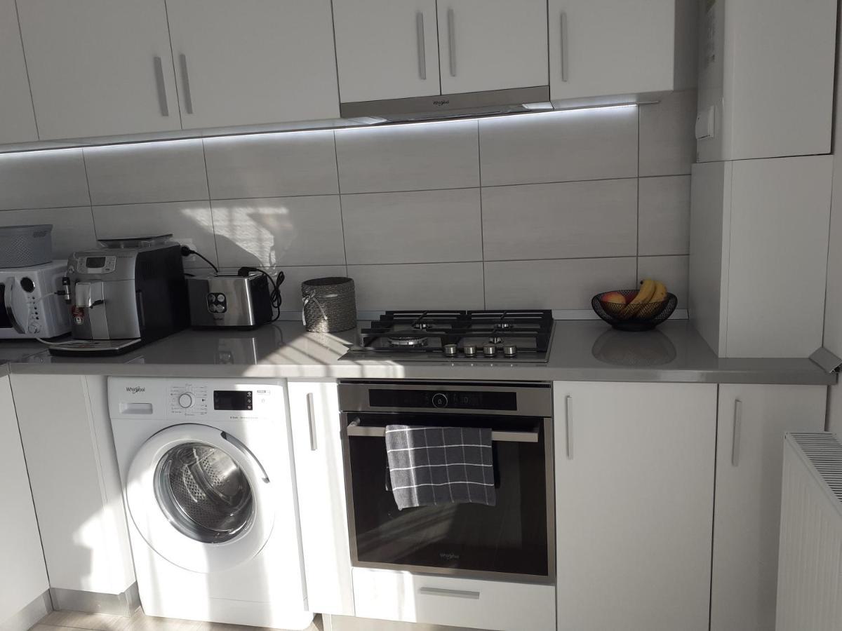 Sara Apartman Livezeni  المظهر الخارجي الصورة